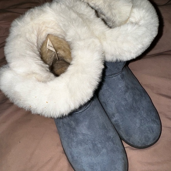 White Mountain fluffy boots - Picture 2 of 4